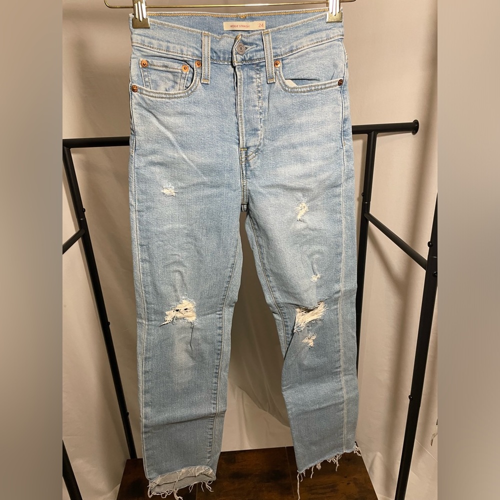 Women’s Levi’s Ripped Jeans Sz 24